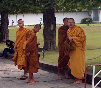 Тайские буддийские монахи